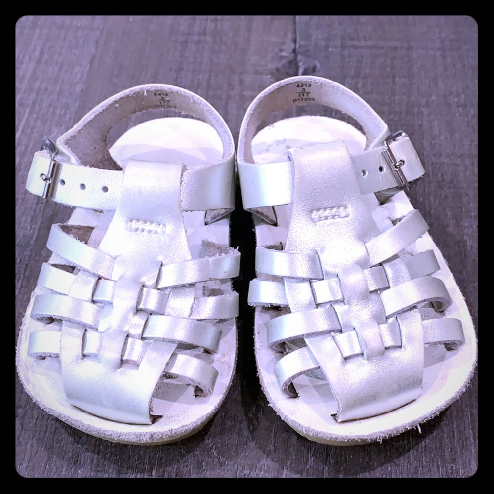 Silver saltwater sandals size 3 baby